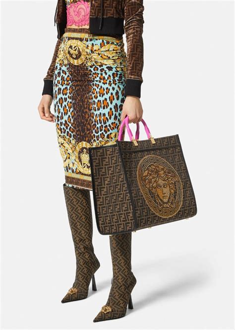 tote bags donatella versace|versace models 2023.